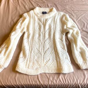 Abercrombie and Fitch cream chunky knit sweater size Medium